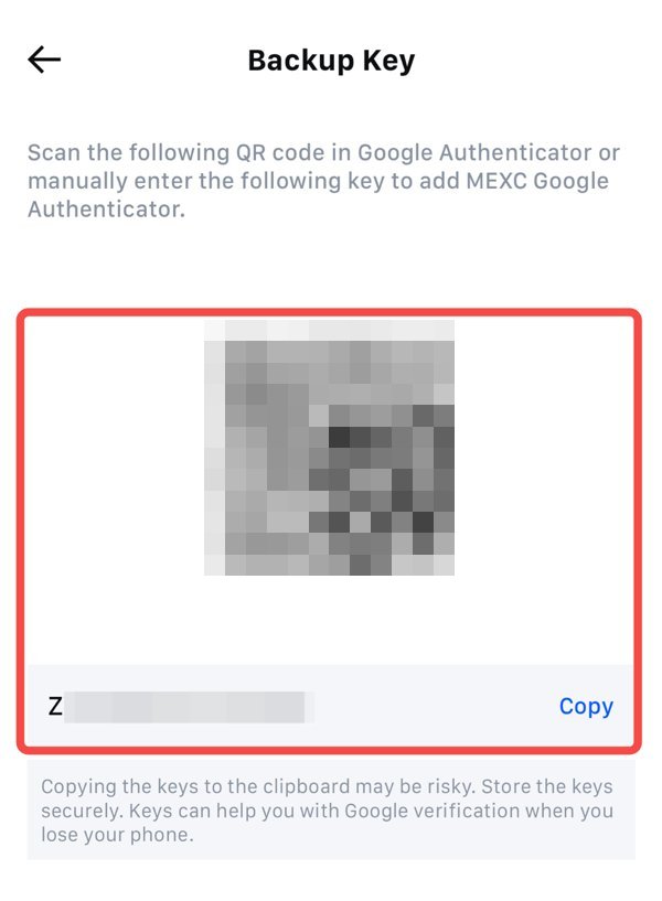 MEXCアプリでGoogle Authenticatorを紐付ける画面（Backup Key）。QRコードとバックアップ用のキー、Copyボタンが赤枠で示された公式ヘルプの図